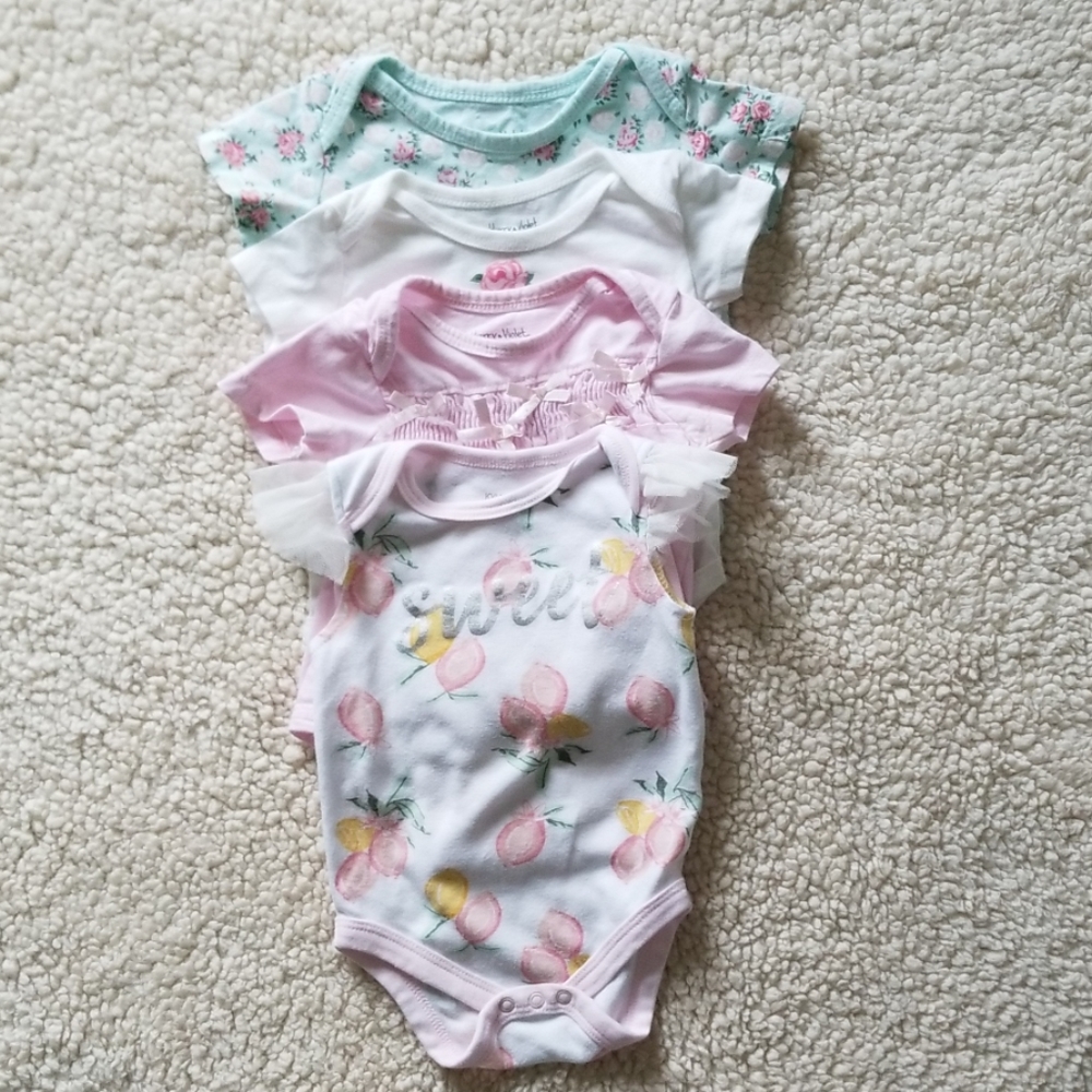 Bundle of 4 short sleeve onesies